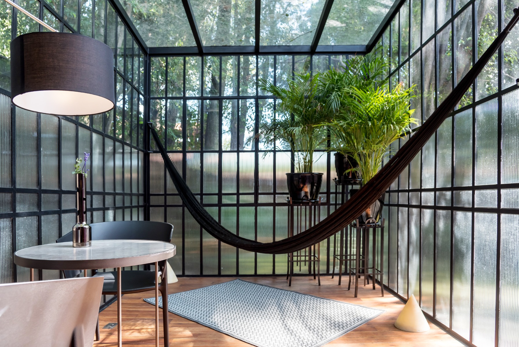 [AUTO modern-sunroom-with-a-hammock-and-some-plants]